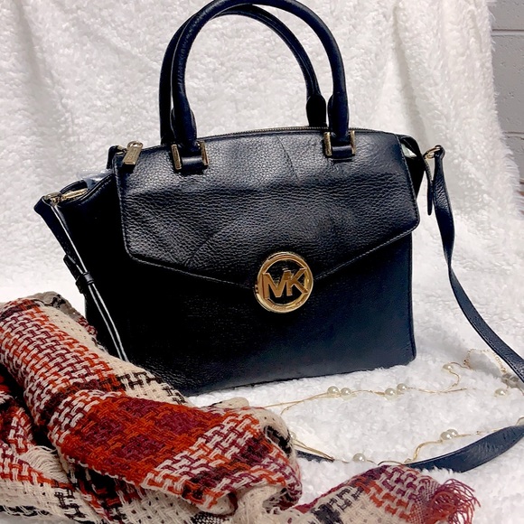 Michael Kors Handbags - Authentic Michael Kors Black Purse Bag